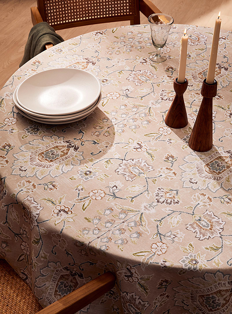 Tablecloths | Simons Canada