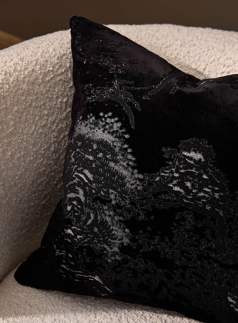 Abstract expression velvety removable cover cushion 50 x 50 cm