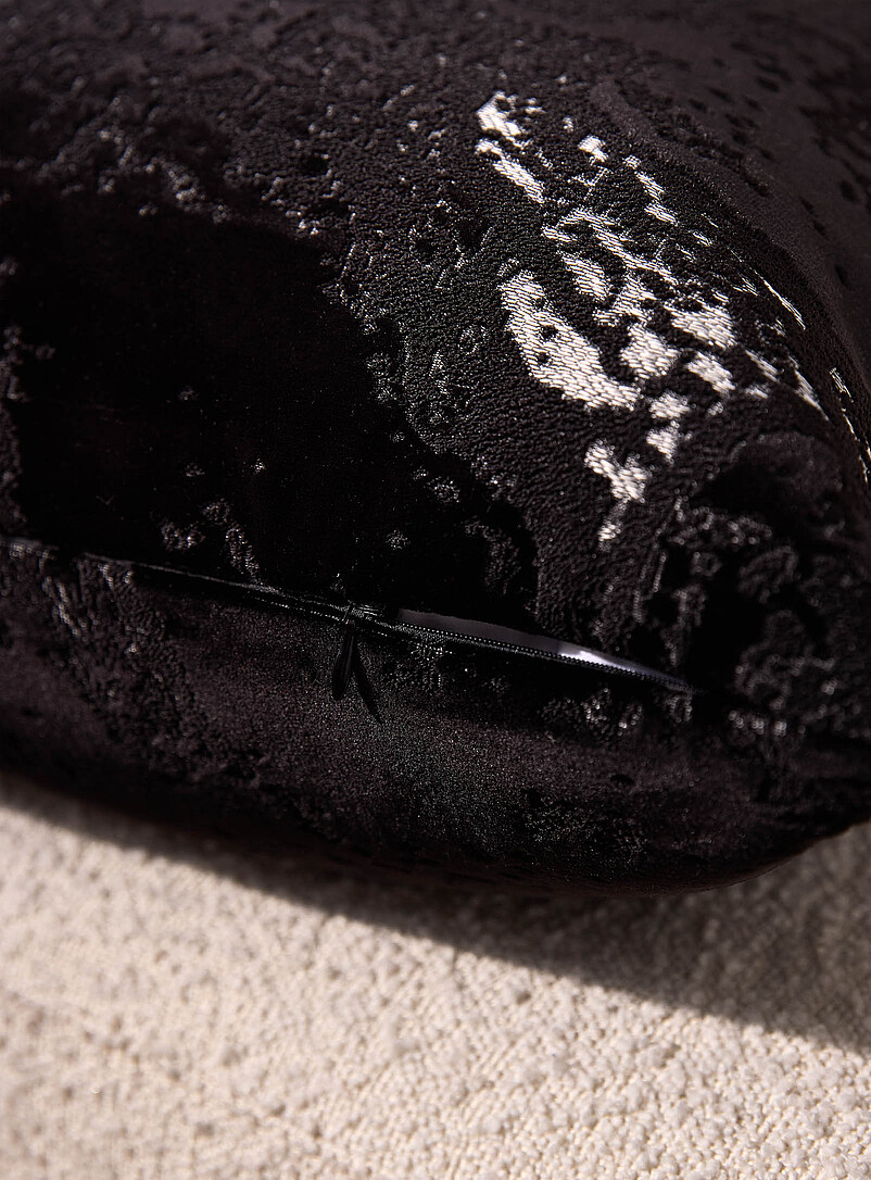 Abstract expression velvety removable cover cushion 50 x 50 cm