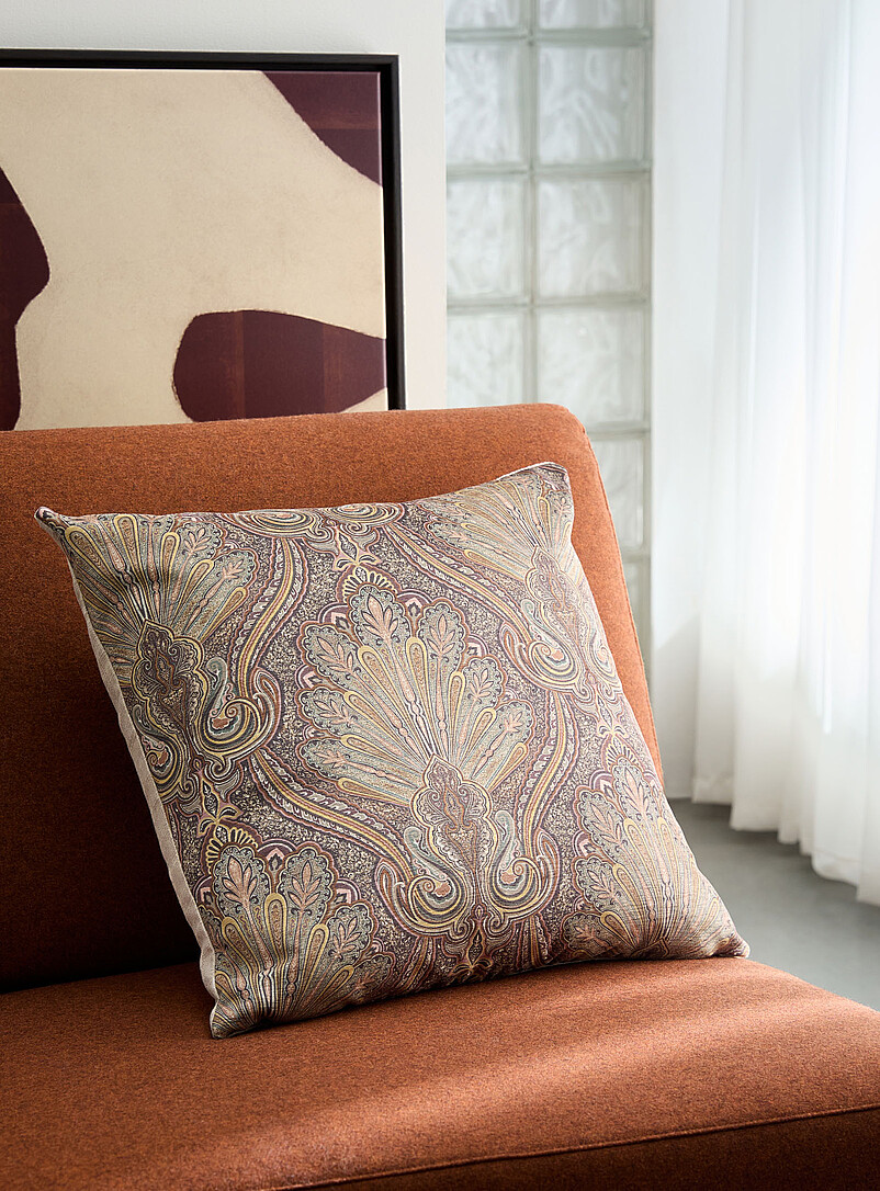 Brown Ornamental Pattern Velvety Removable Cover Cushion 50 X 50 Cm