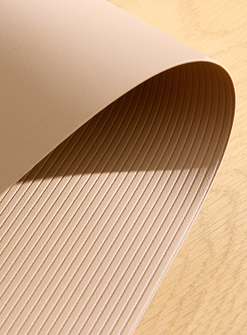 Fine grooves faux-leather placemat | Simons Maison | Placemats