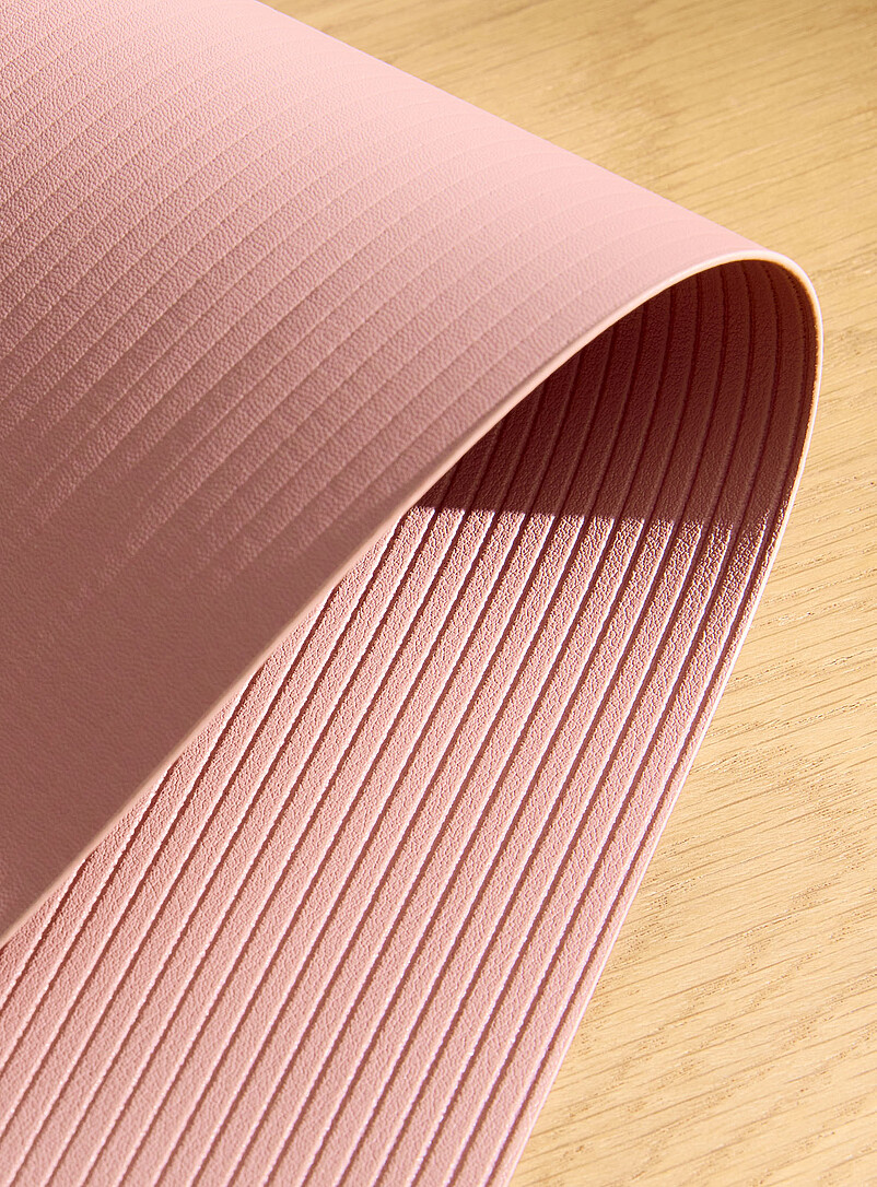 Fine grooves faux-leather placemat | Simons Maison | Placemats