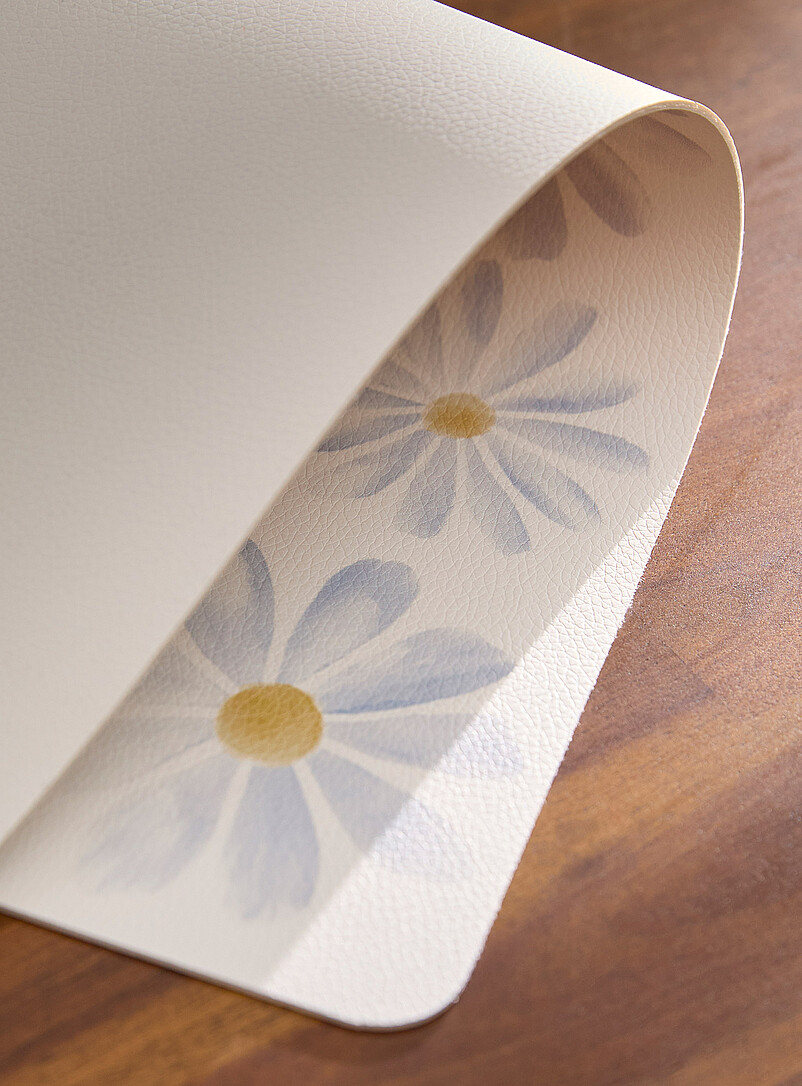 Small daisy placemat product image 2
