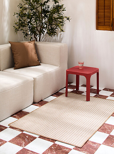Simons Maison: Le tapis d'ext&eacute;rieur rayures hachur&eacute;es 90 x 130 cm <b>Collection exclusive Vivre dehors</b> Blanc &agrave; motifs
