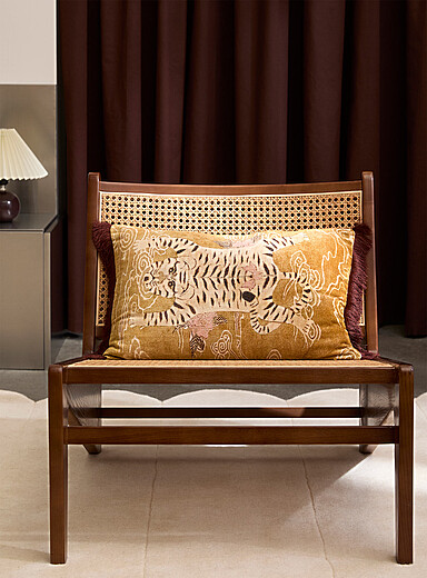 Le coussin d&eacute;houssable tigre doux velours 35 x 50 cm