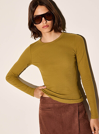 Fitted ribbed long-sleeve T-shirt