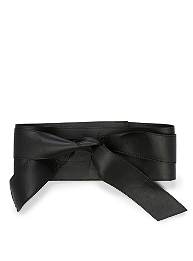 Gold oval buckle belt | Simons | Women's Belts: Shop Fashion Belts for ...