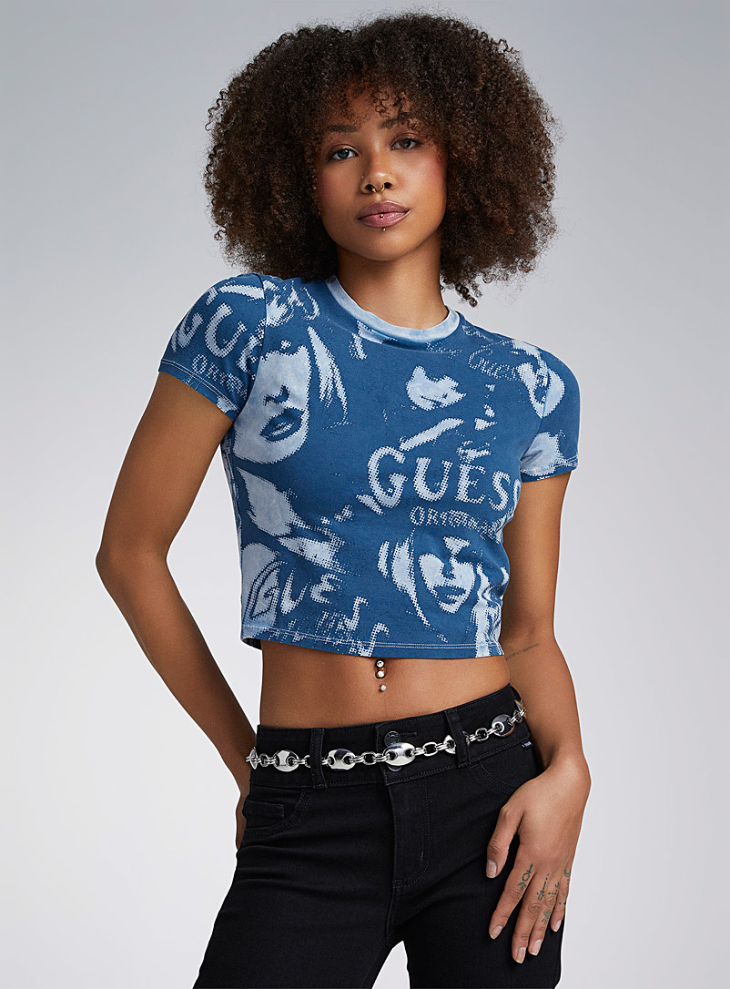 Guess: Le t-shirt profils féminins pixellisés Bleu à motifs pour femme