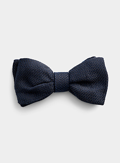 Textured bow tie