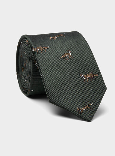 Fleeing fox tie