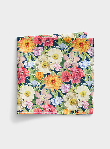 La pochette florale <b>Faite d'un tissu Liberty Fabric</b>