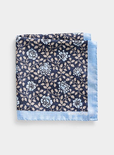 La pochette motif floral bleu <b>Collection exclusive d'Italie</b>