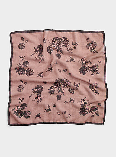 Le foulard silhouettes florales <b>Collection exclusive d'Italie</b>