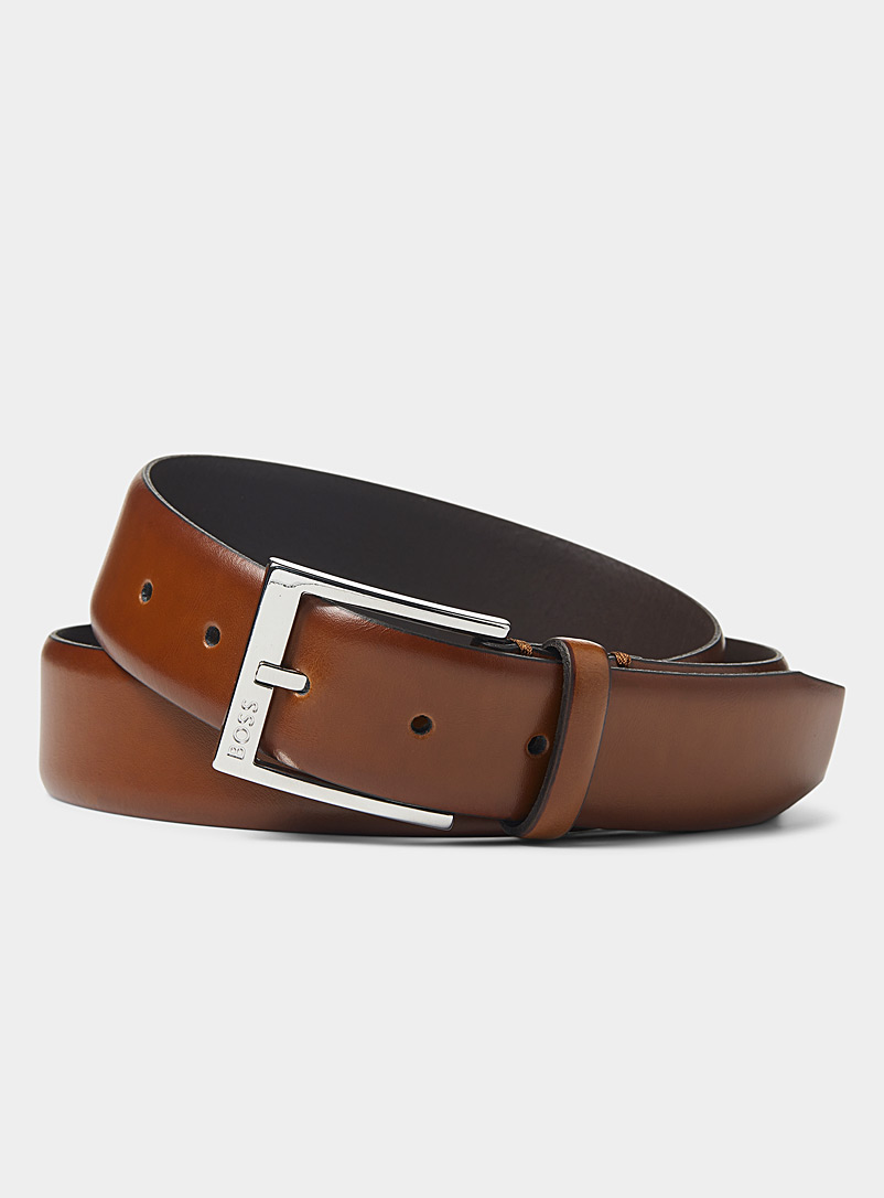 Plate-buckle brown leather belt