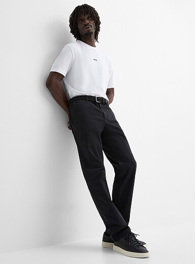 Le chino extensible &eacute;pur&eacute; <b>Coupe droite</b>