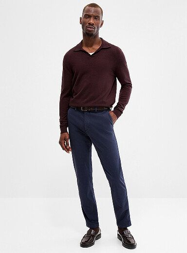 Textured weft chinos <b>Tapered fit</b>