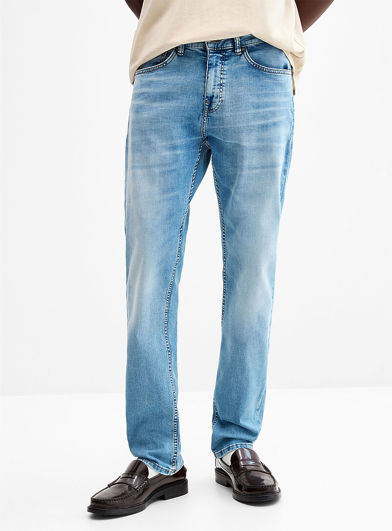 BOSS: Le jean bleu p&acirc;le Delaware <b>Coupe &eacute;troite</b> Bleu pour homme