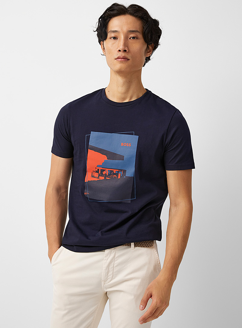 BOSS: Le t-shirt Teabstract Bleu foncé pour homme