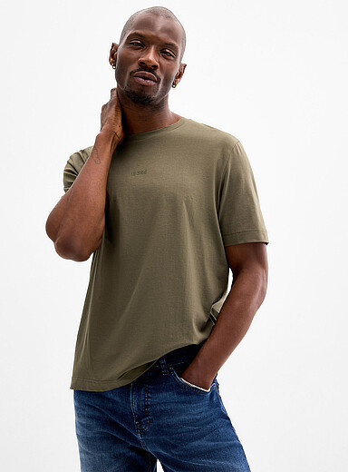 Le t-shirt logo minimaliste