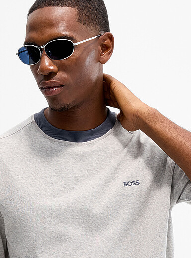 Le t-shirt bords contraste Edge