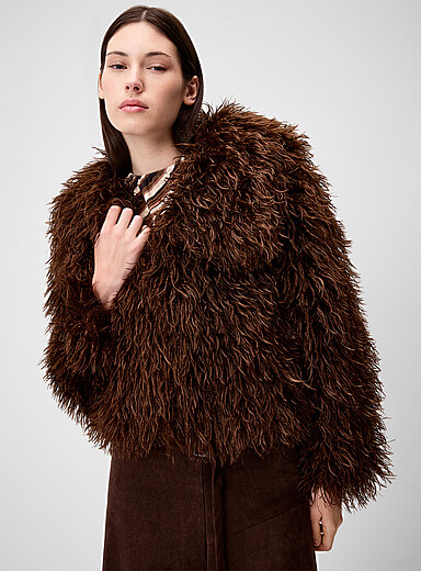 Twik: La veste courte fausse fourrure longue Chocolat - Espresso pour femme