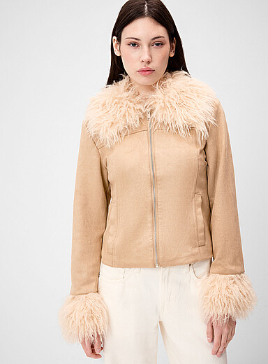 Twik: La veste ajust&eacute;e effet su&egrave;de fausse fourrure Sable pour femme