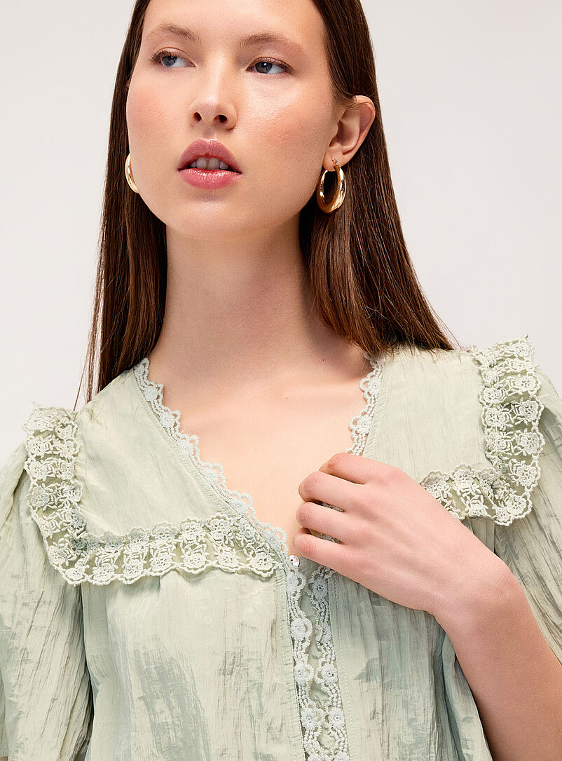 Twik Off White Crinkled-effect crochet details blouse for women