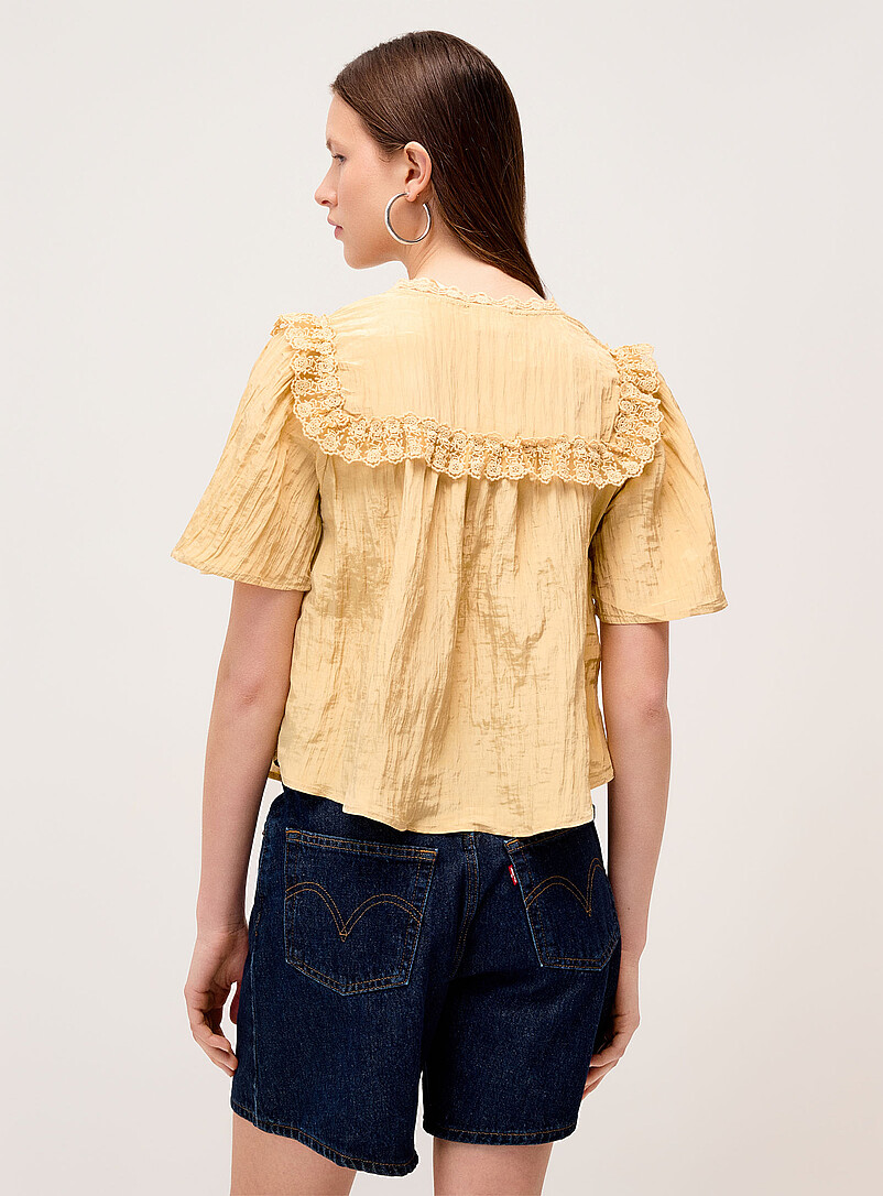 Twik: La blouse effet froiss&eacute; d&eacute;tails crochet Blanc cass&eacute; pour femme