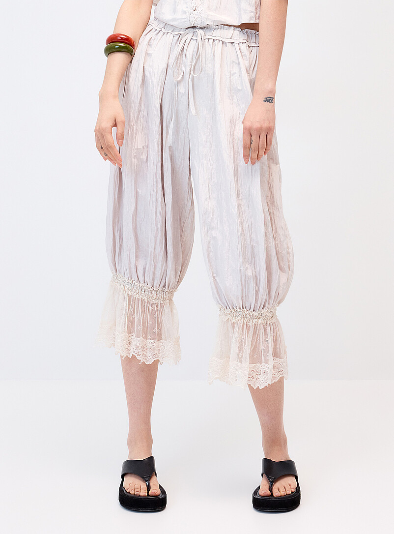 Twik Off White Satiny crinkled-finish bloomer pant for women