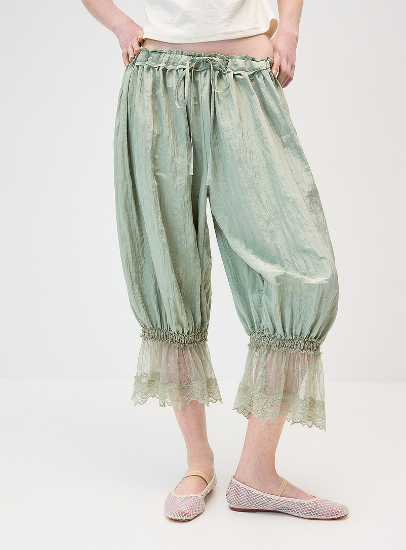 Twik Off White Satiny crinkled-finish bloomer pant for women