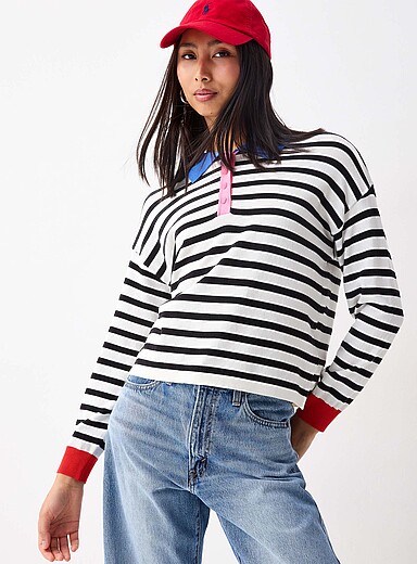 Le polo ray&eacute; accents couleur
