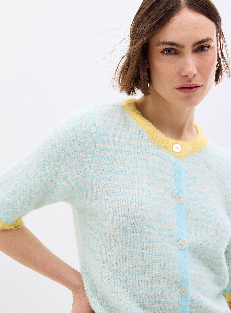 Contemporaine: Le cardigan poilu &agrave; rayures bordures contraste Bleu &agrave; motifs pour femme
