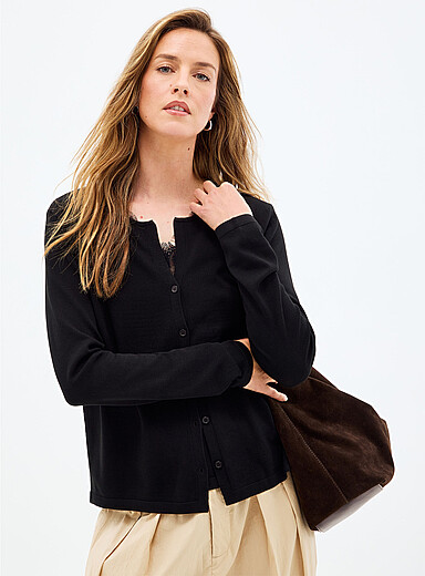 Le cardigan fin tricot camisole int&eacute;gr&eacute;e dentelle
