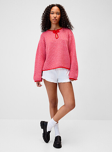 Frog-closure collar sweater