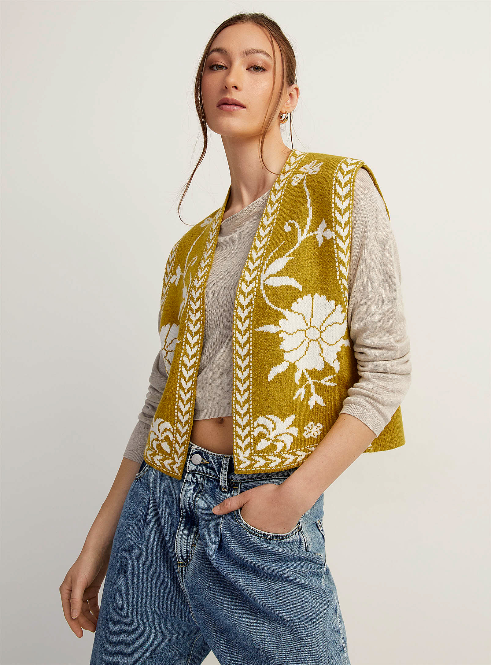 Icone Soft Floral Jacquard Open Sweater Vest In Gold