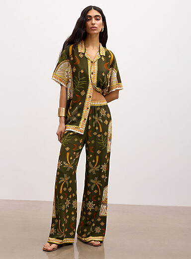 Le pantalon large imprim&eacute; exotique