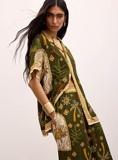 Exotic print notch collar shirt