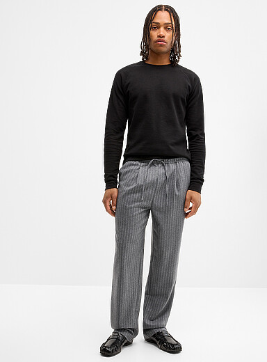 Kuwalla: Le pantalon &agrave; plis fines rayures m&eacute;lange de laine Coupe ample Gris pour homme