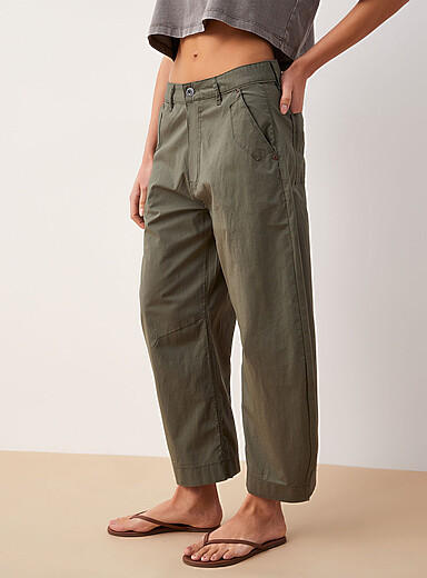 Lightweight twill barrel-leg pant product image 3