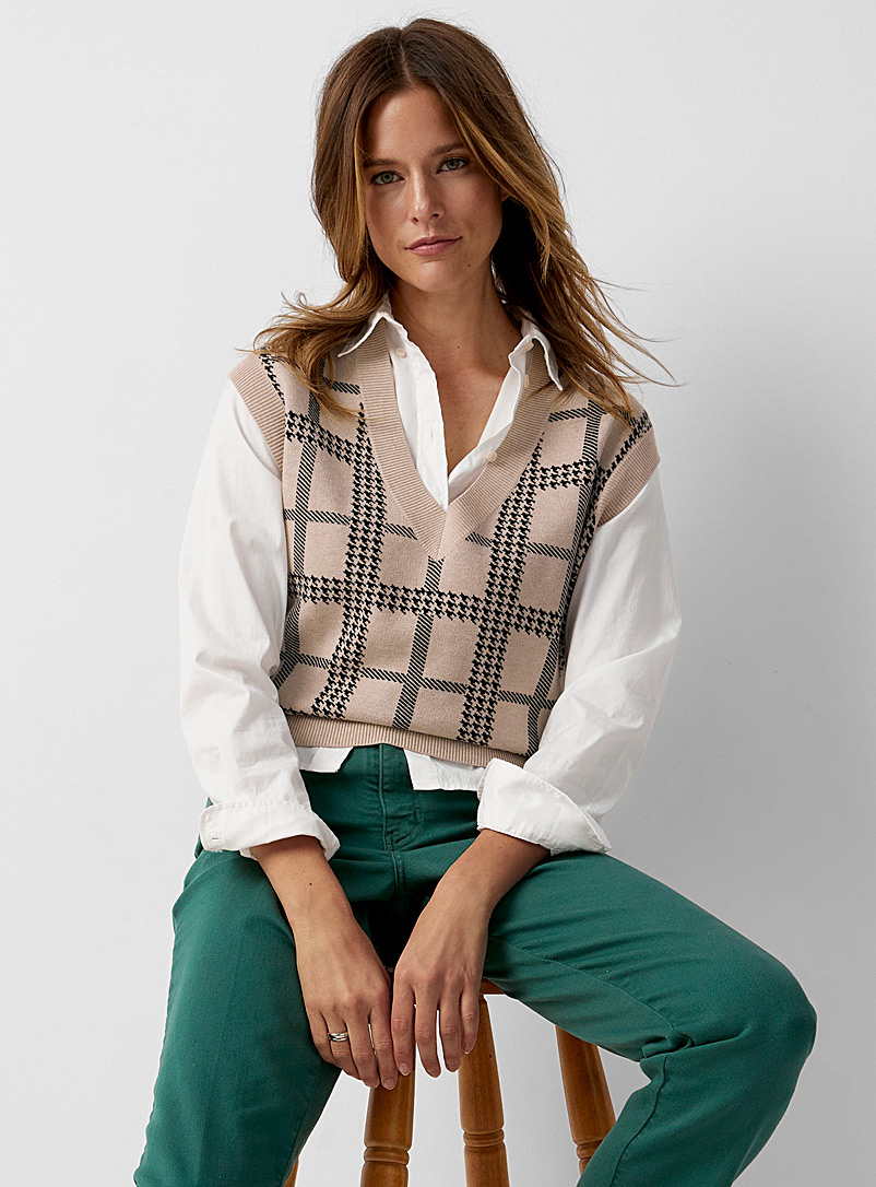 Contemporaine Sand V-neck jacquard sweater vest for women