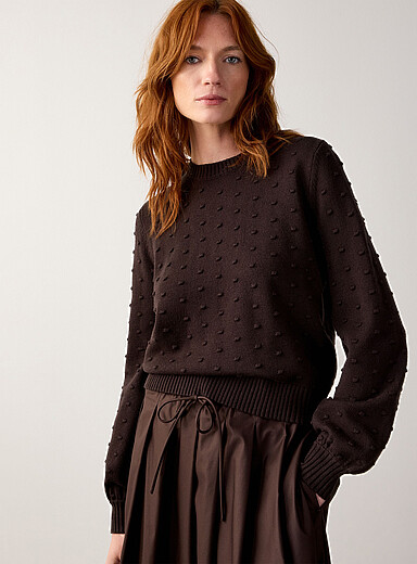 Contemporaine: Le chandail pompons manches bouffantes Chocolat - Espresso pour femme