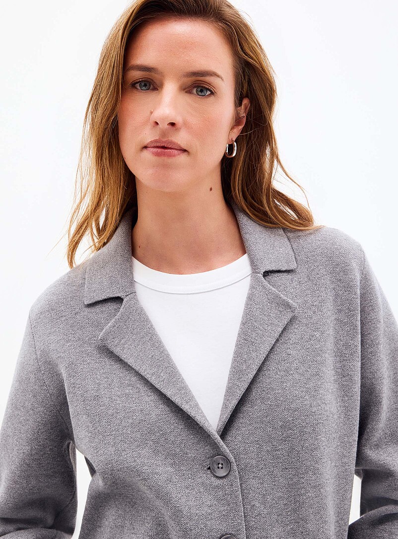 Contemporaine: Le cardigan carr&eacute; col crant&eacute; Noir pour femme