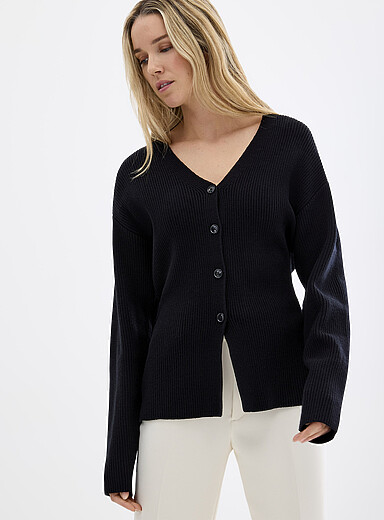 Contemporaine: Le cardigan cintr&eacute; doux tricot Noir pour femme