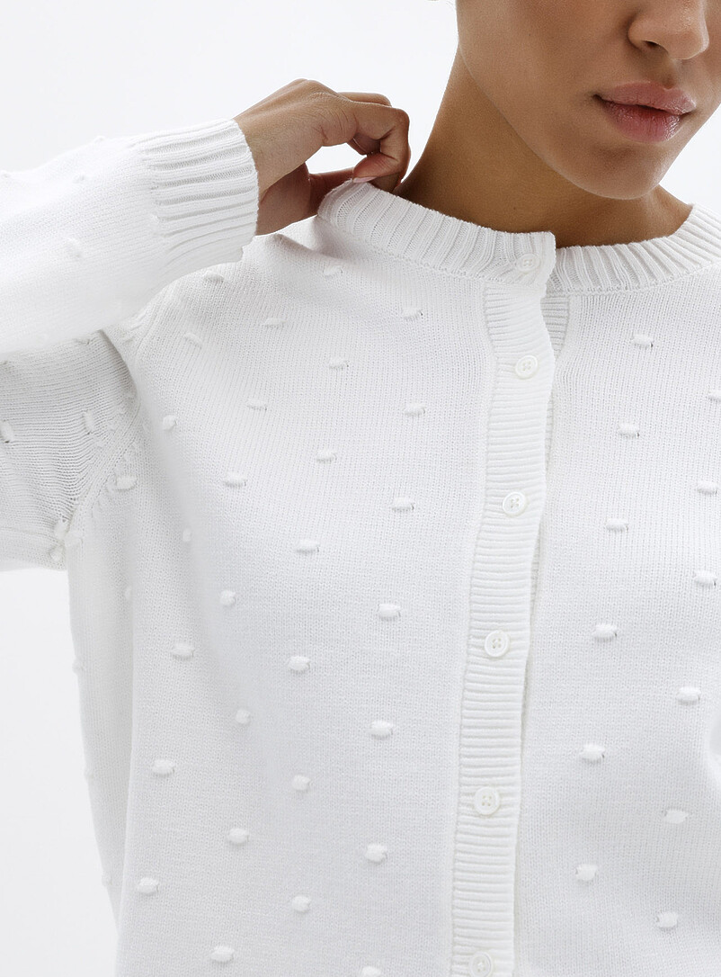 Contemporaine: Le cardigan pompons uni Blanc cass&eacute; pour femme