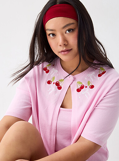L'ensemble cardigan et camisole broderie mignonne <b>En soutien &agrave; Tel-jeunes et &agrave; Jack.org</b>