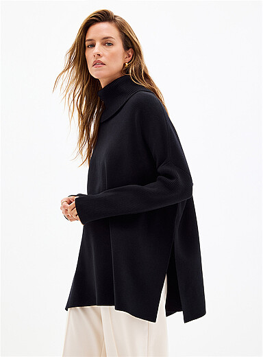 Solid turtleneck tunic sweater