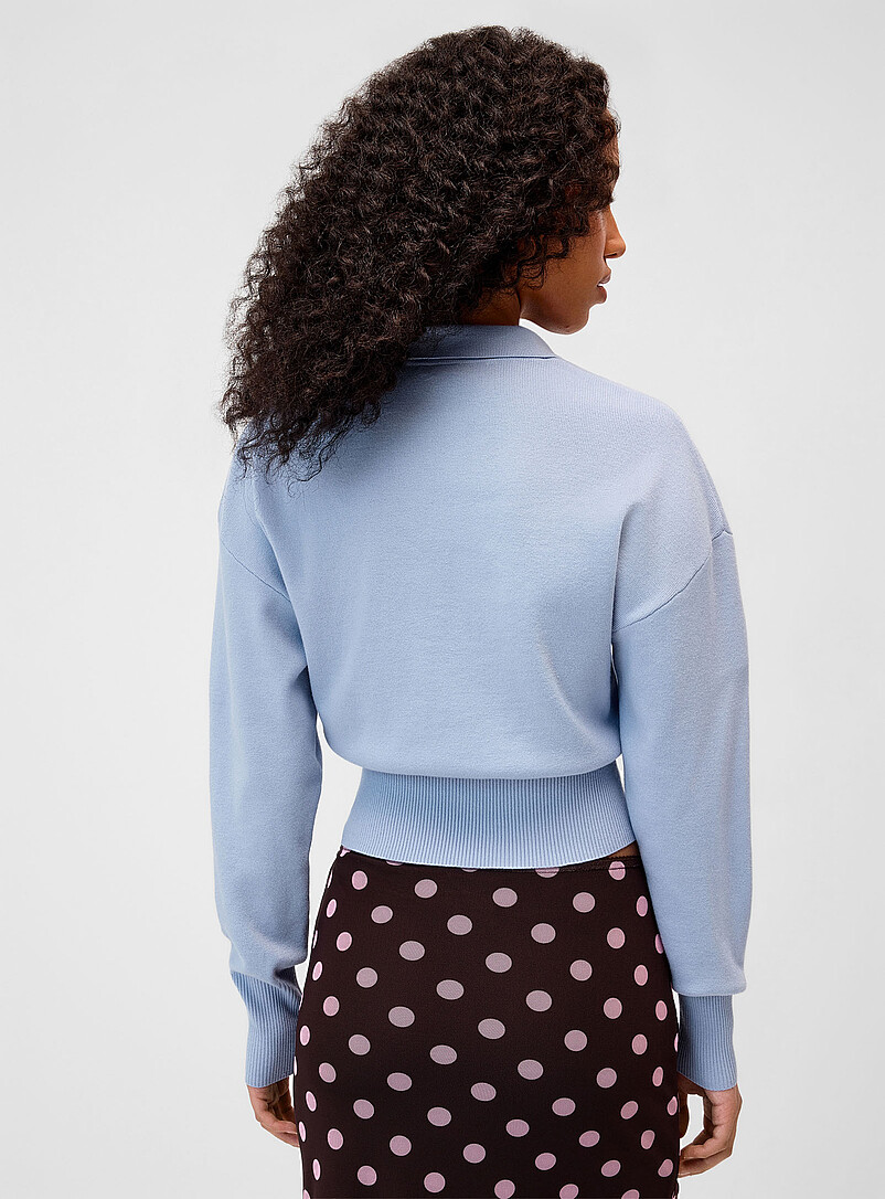 Twik: Le chandail col polo taille ajust&eacute;e Bleu p&acirc;le - Bleu ciel pour femme