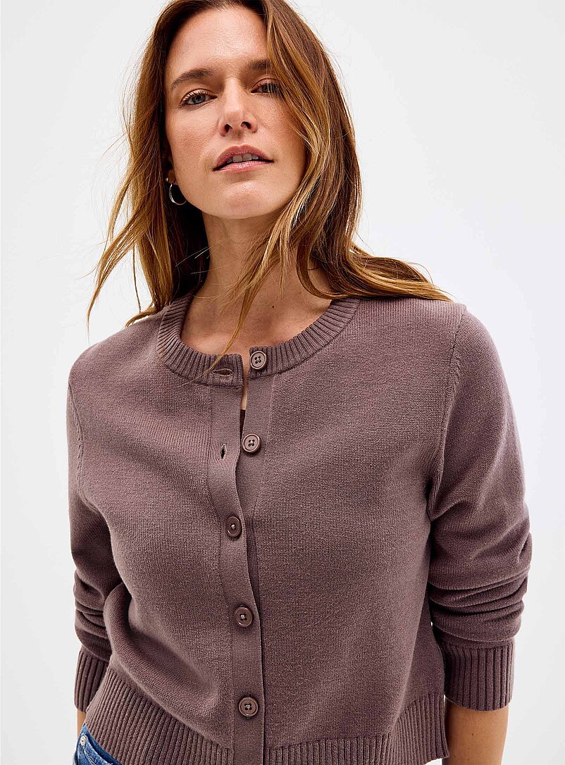 Contemporaine: Le cardigan carr&eacute; essentiel uni Rouge pour femme