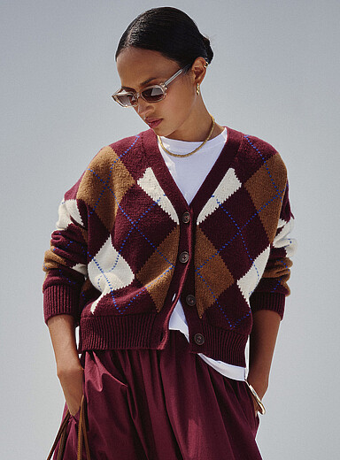 Contemporaine: Le cardigan d&eacute;contract&eacute; argyle pure laine Bourgogne pour femme