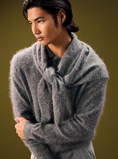 Fuzzy cashmere triangle scarf <b>Le 31 Studio capsule</b>